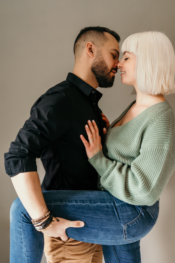 séance photo boudoir de couple romantique et sensuelle