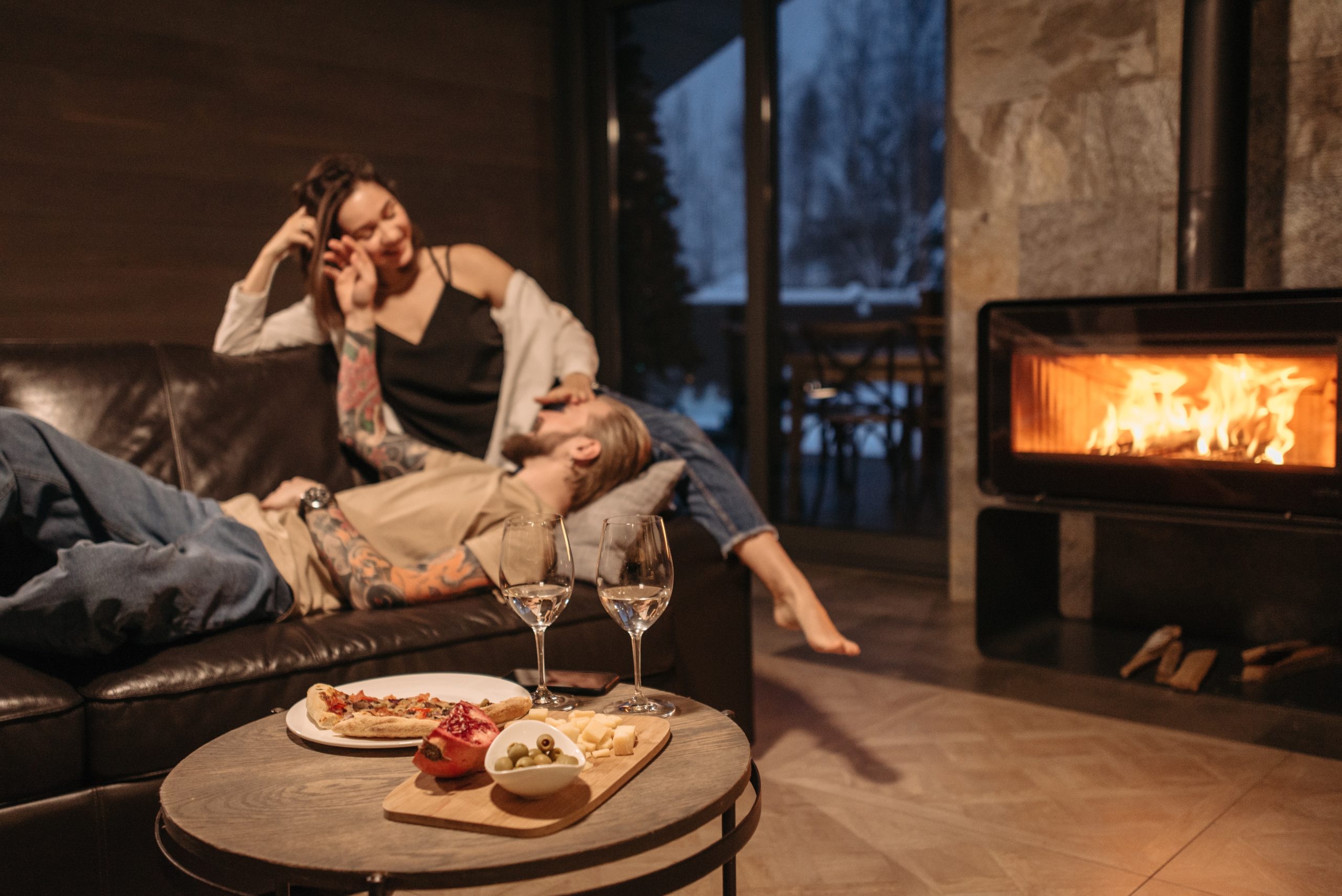 Read more about the article Une Séance Photo De Couple Au Coin Du Feu